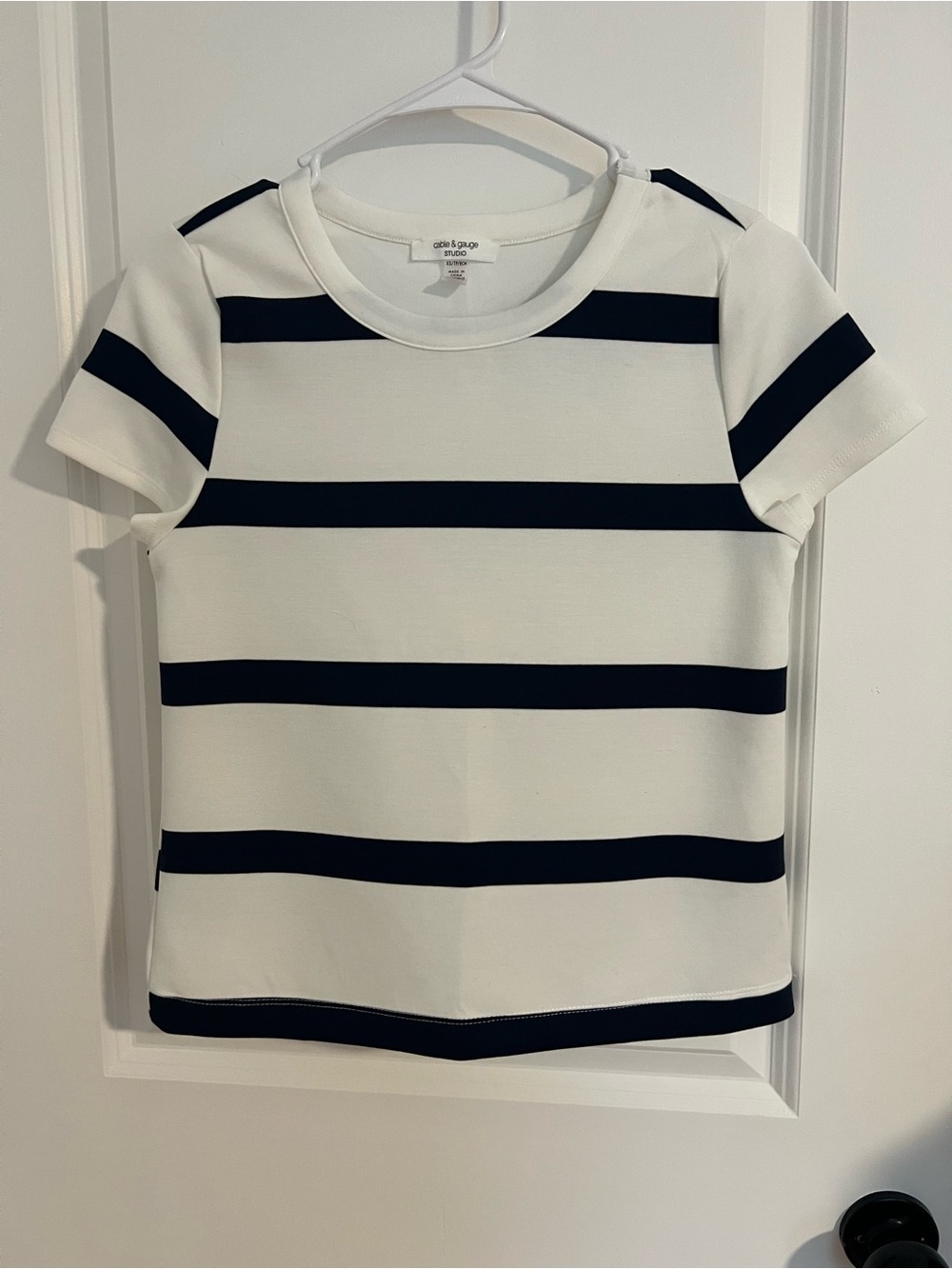 ✨🛍️ 4️⃣ for $2️⃣5️⃣ Cable & Gauge White Crewneck Short Sleeve Top